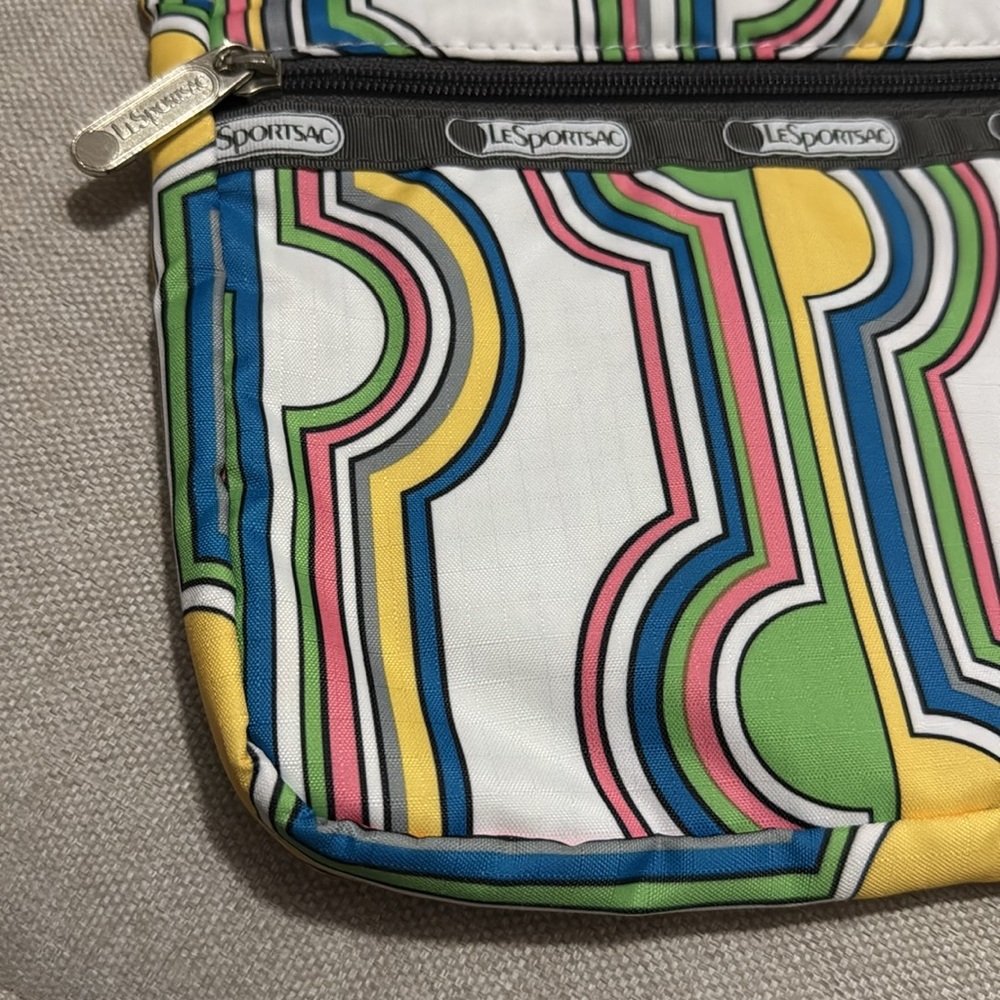 LeSportSac Crossbody Bag-Nylon Retro Print-Wide Gray Strap-3 Zip Compartments - Picture 4 of 16